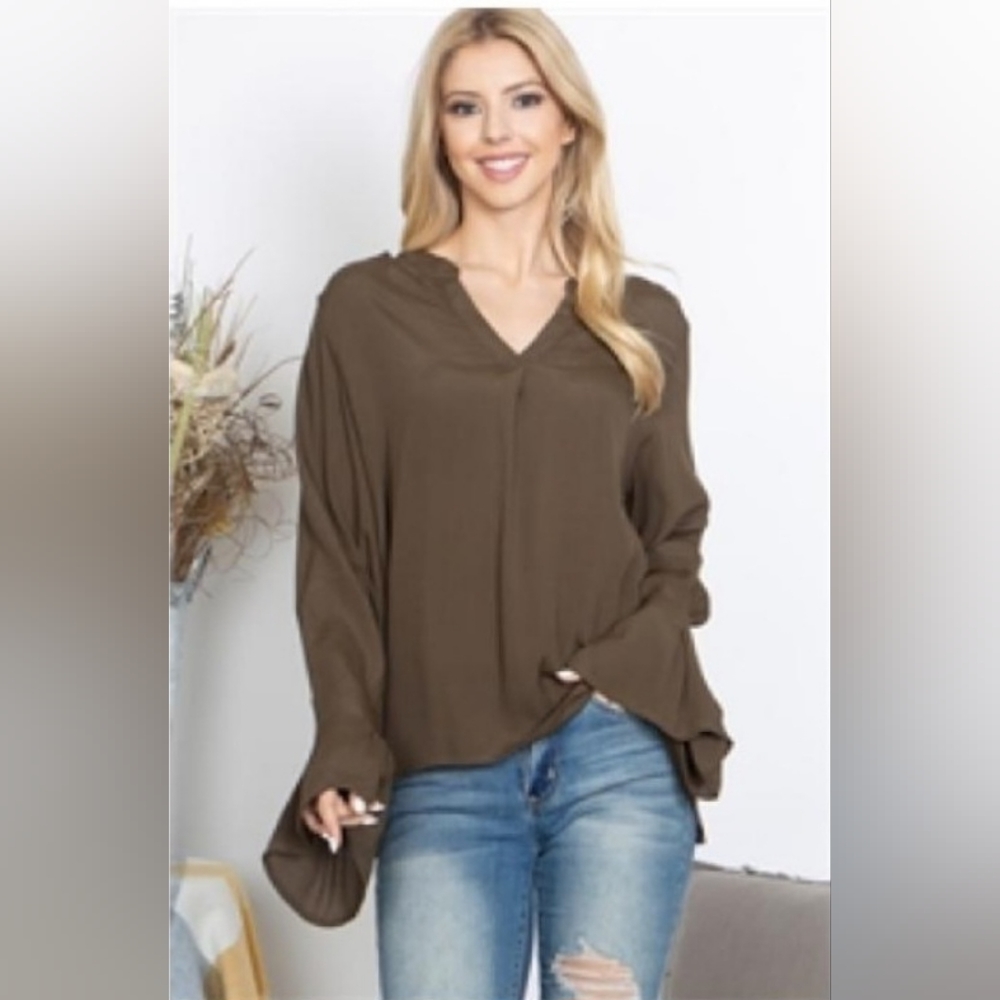 NWT Ruffled Blouse with bell sleeve - Picture 4 of 6